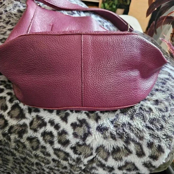 M0851 | HB30 Classic Saddle Slouchy Raspberry Hobo  Bag - Picture 3 of 16
